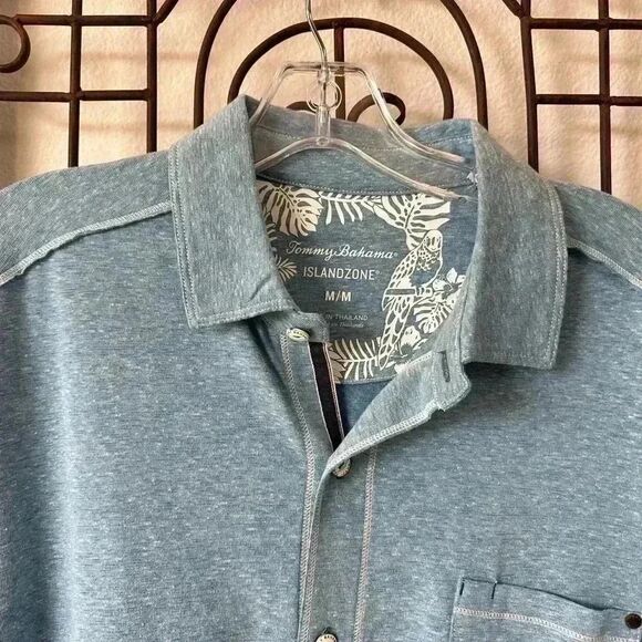 Tommy Bahama button down polo with the famous Logo. Breathable fabric Sz. Med. - Picture 6 of 11
